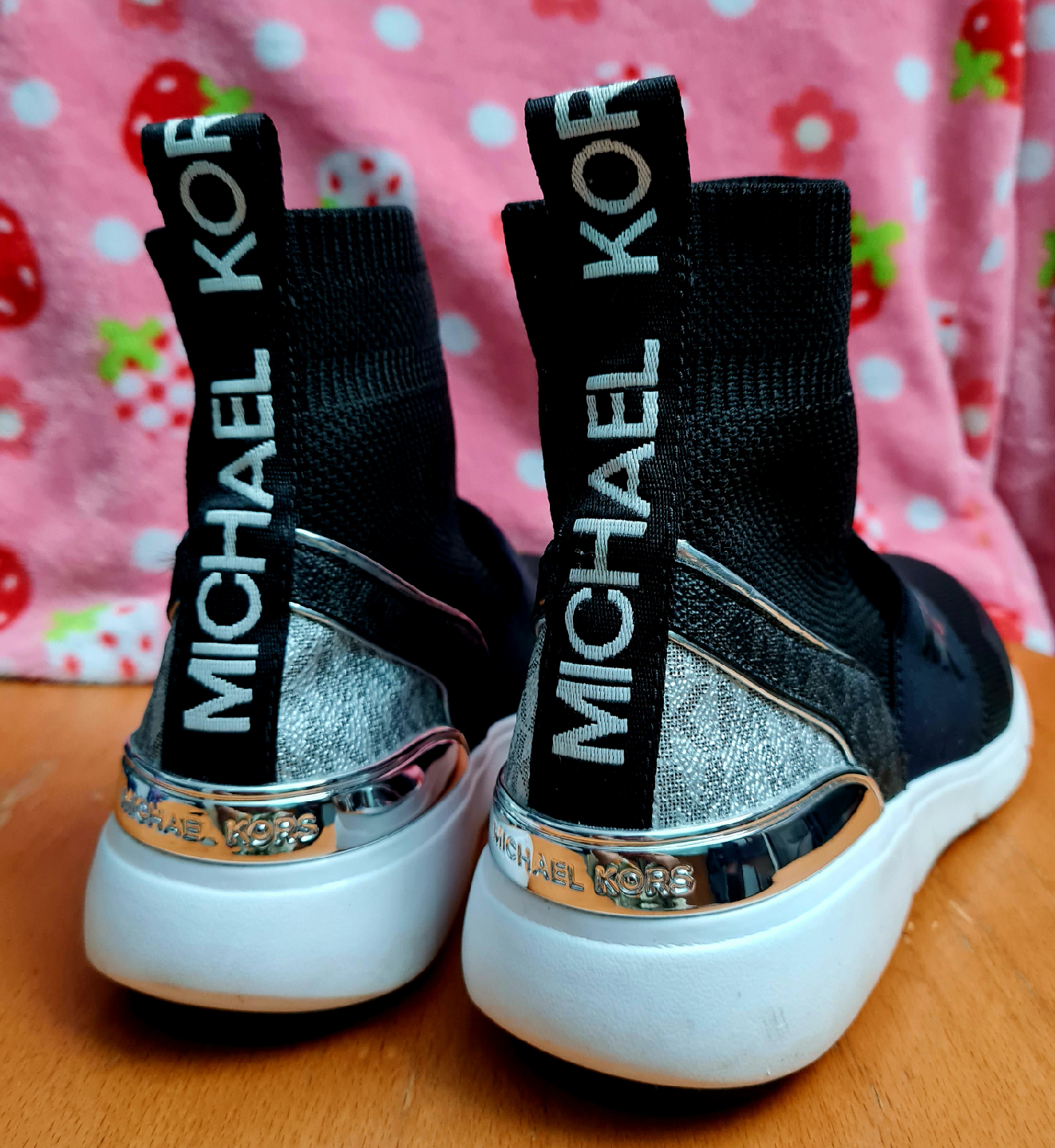 Michael Kors Sneakers, Size 7 - photo 5
