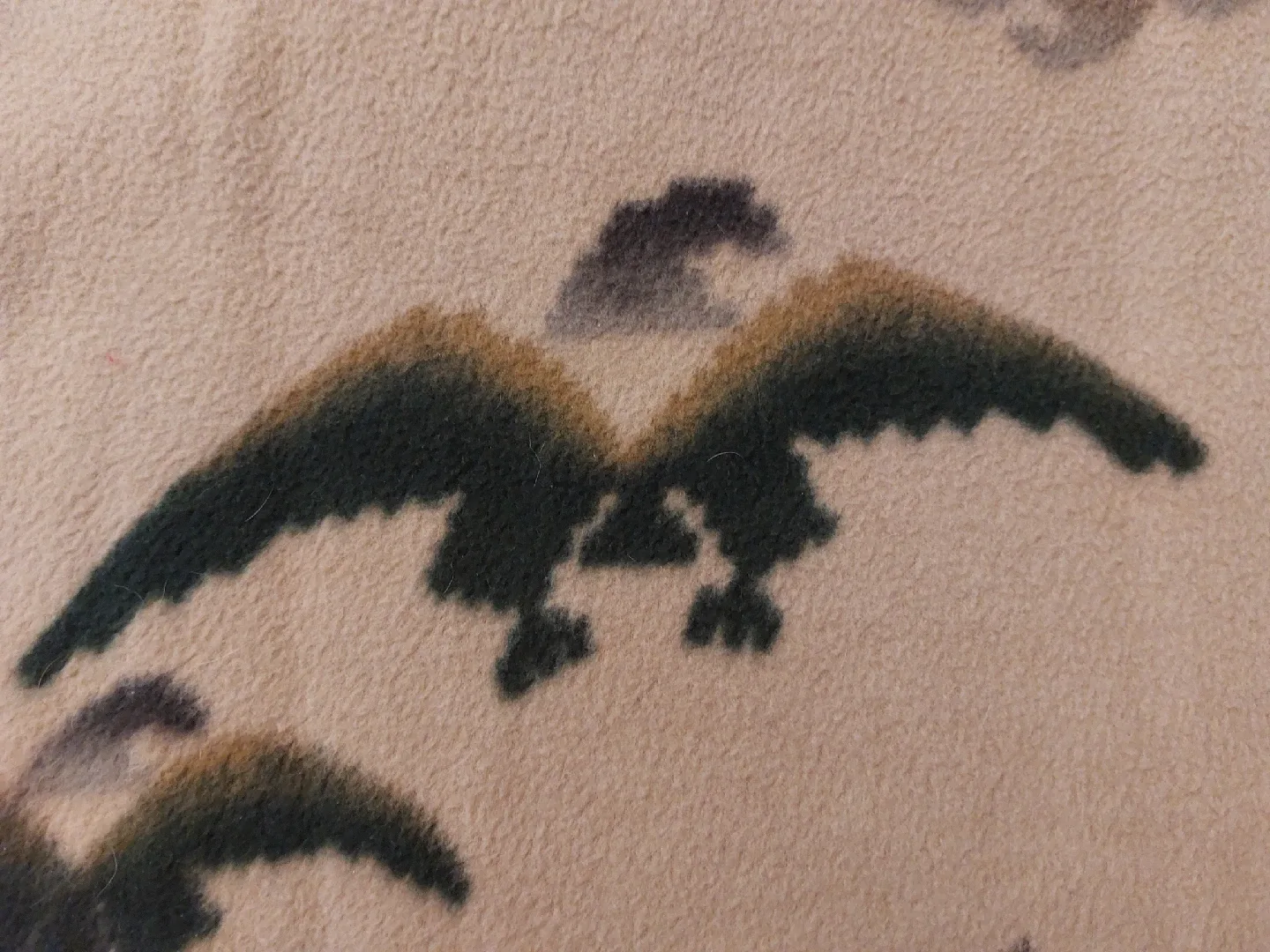 Fleece Blanket with Bird & Leaf Design image indicator(2)