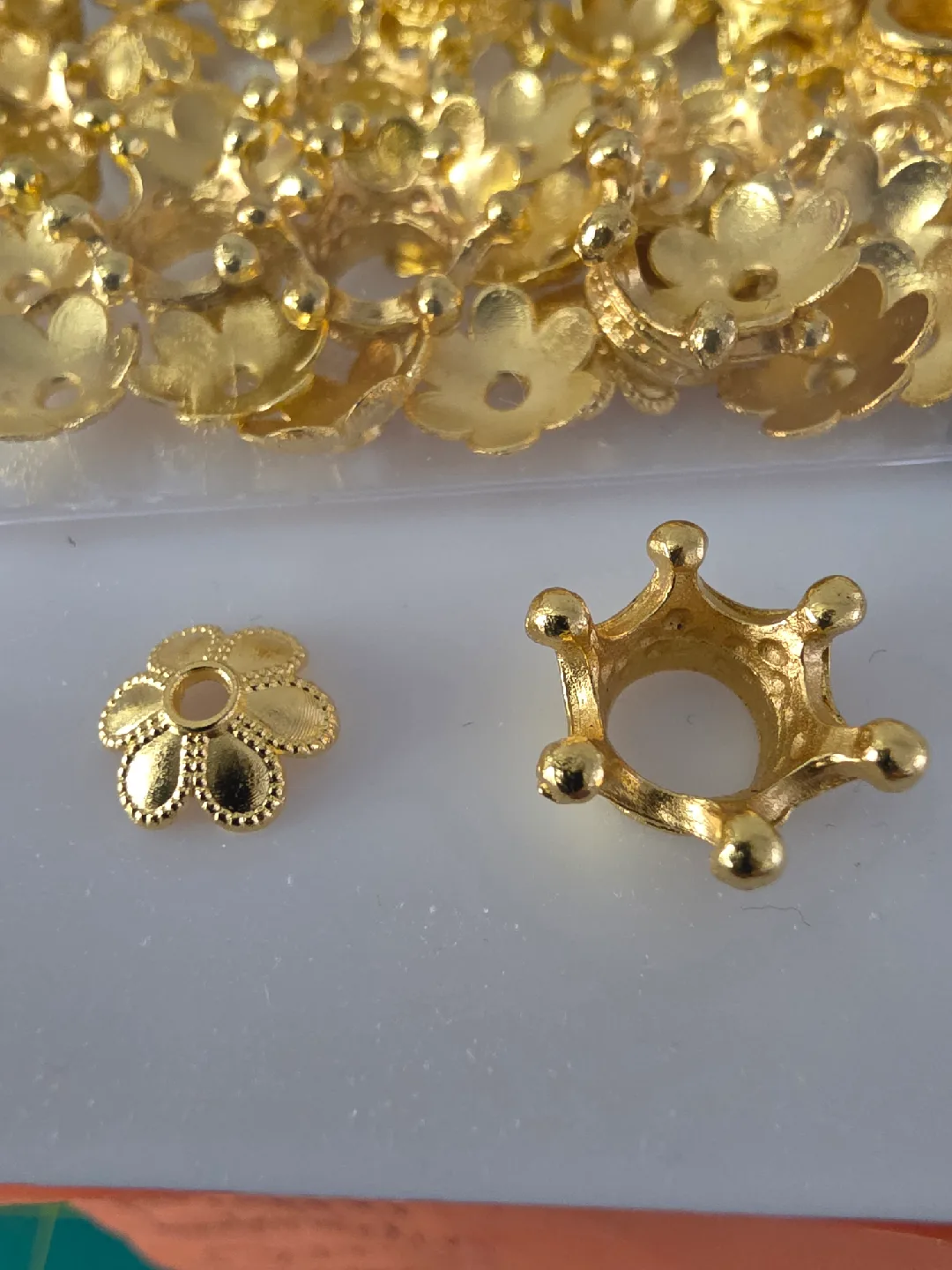 🥕 Assorted Beads and Findings for Jewellery Making image indicator(5)