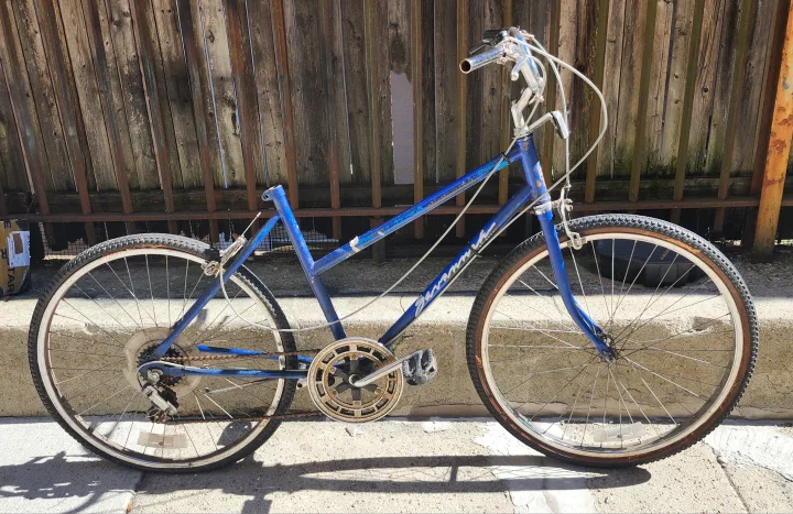 Huffy bike 17 3/4 frame 26 wheels 5 speed For parts or repair image indicator(6)