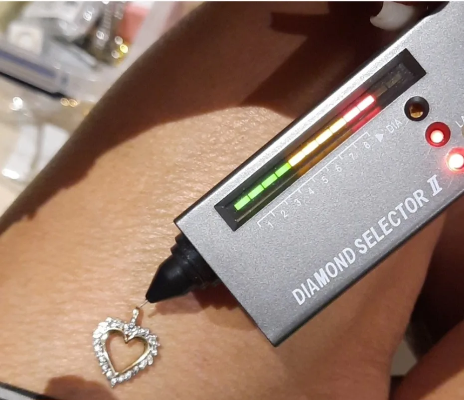 Authentic Genuine Solid 10K Diamond Heart Pendant image indicator(3)