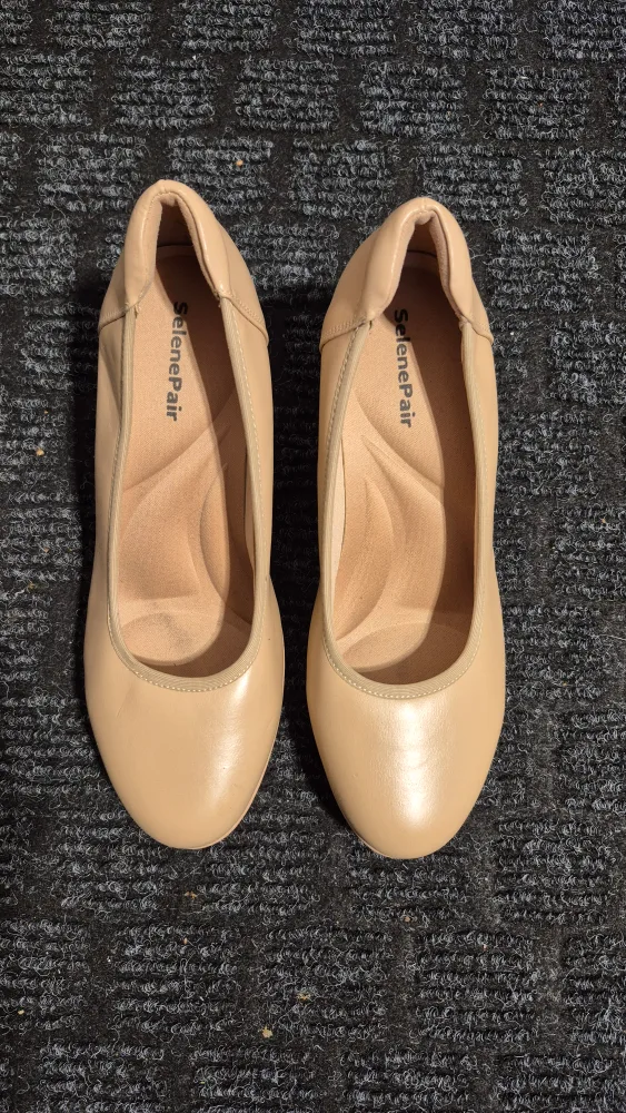 SelenePair Beige Heel Shoes - Size 9 thumbnail