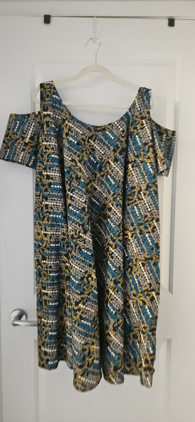 Brand new Patterned Cold Shoulder Dress, Size 12 (Large)