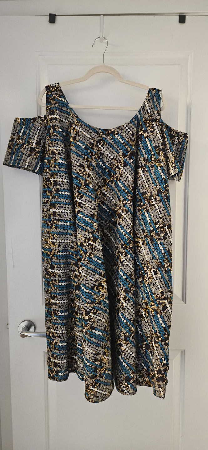 Brand new Patterned Cold Shoulder Dress, Size 12 (Large) - photo 4