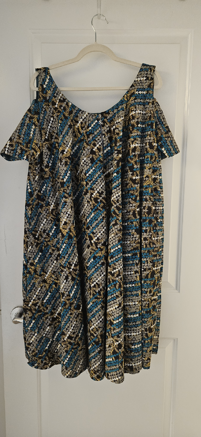 Brand new Patterned Cold Shoulder Dress, Size 12 (Large) - photo 5