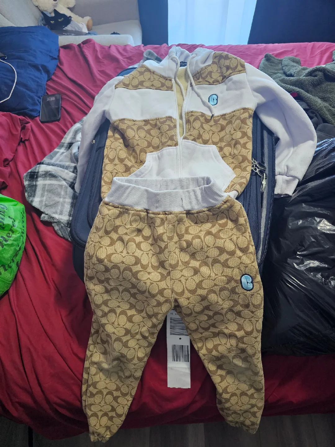 A bag of mix nax! clothes and shoes and slippers thumbnail