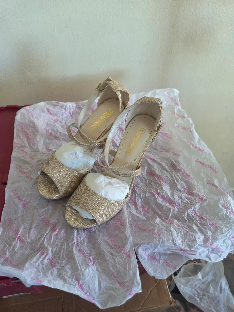Dream Pairs Gold Heels - Size 6 thumbnail