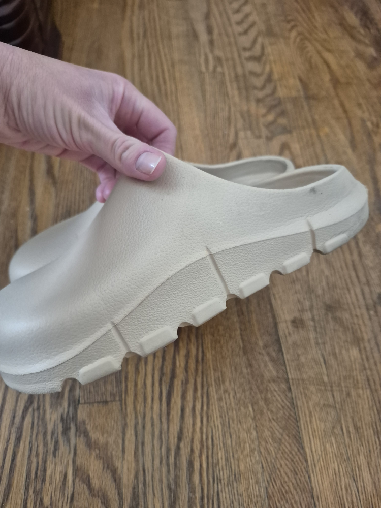 Chloe & Emma Clogs - Size 9 - photo 2