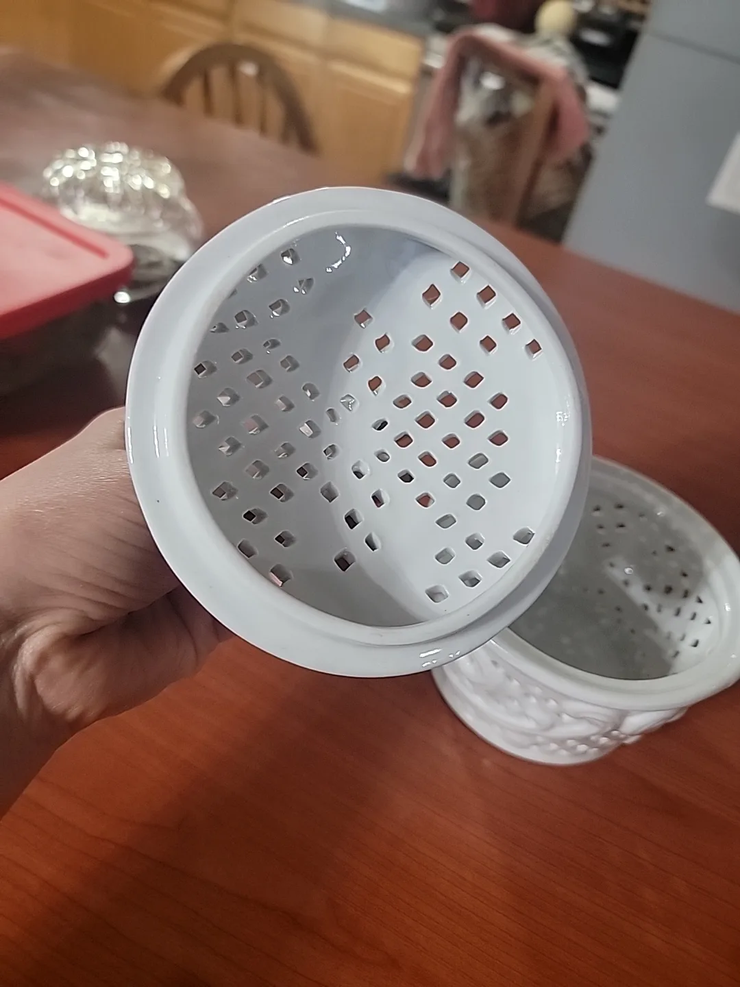 RR Treasures Porcelain Swan Covered Dish image indicator(8)