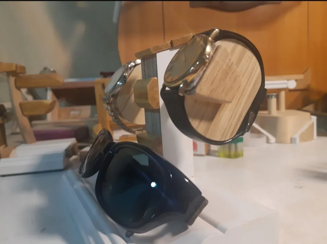 Handmade Wooden Watch/Sunglasses Display Stand image indicator(4)