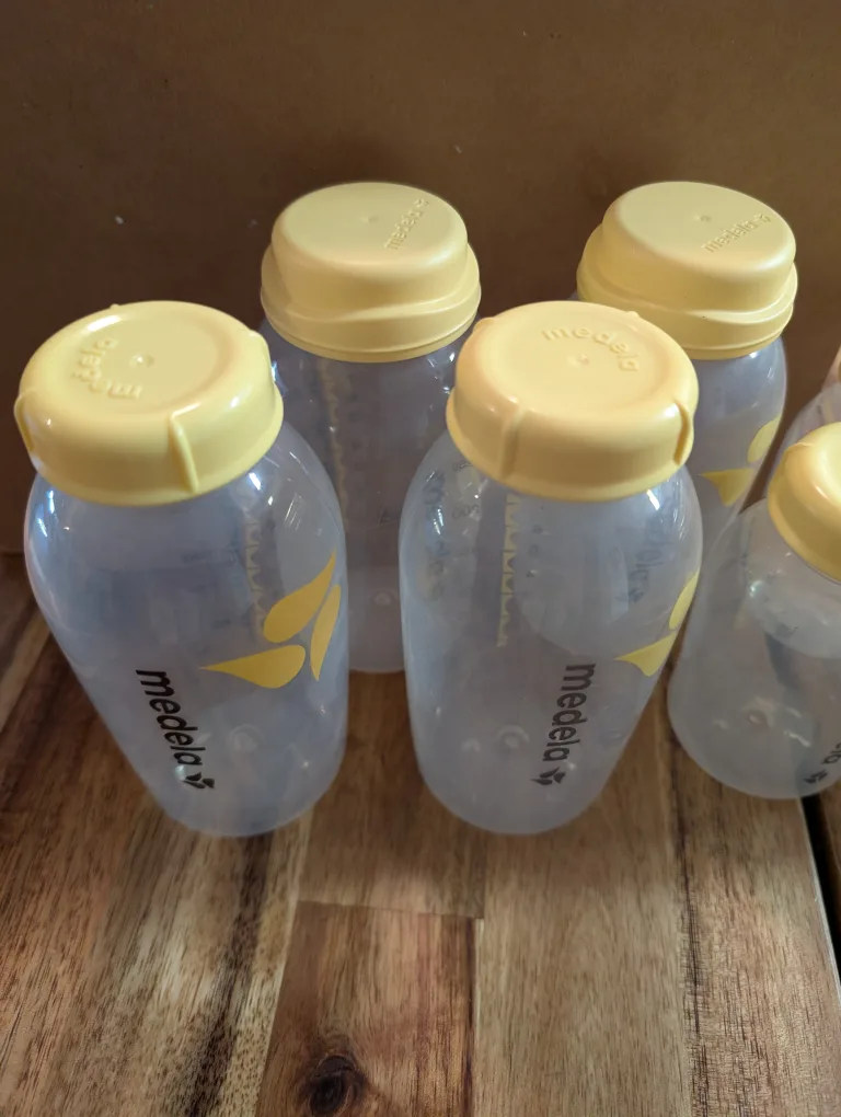 Medela Baby Bottles - Set of 8 image indicator(3)