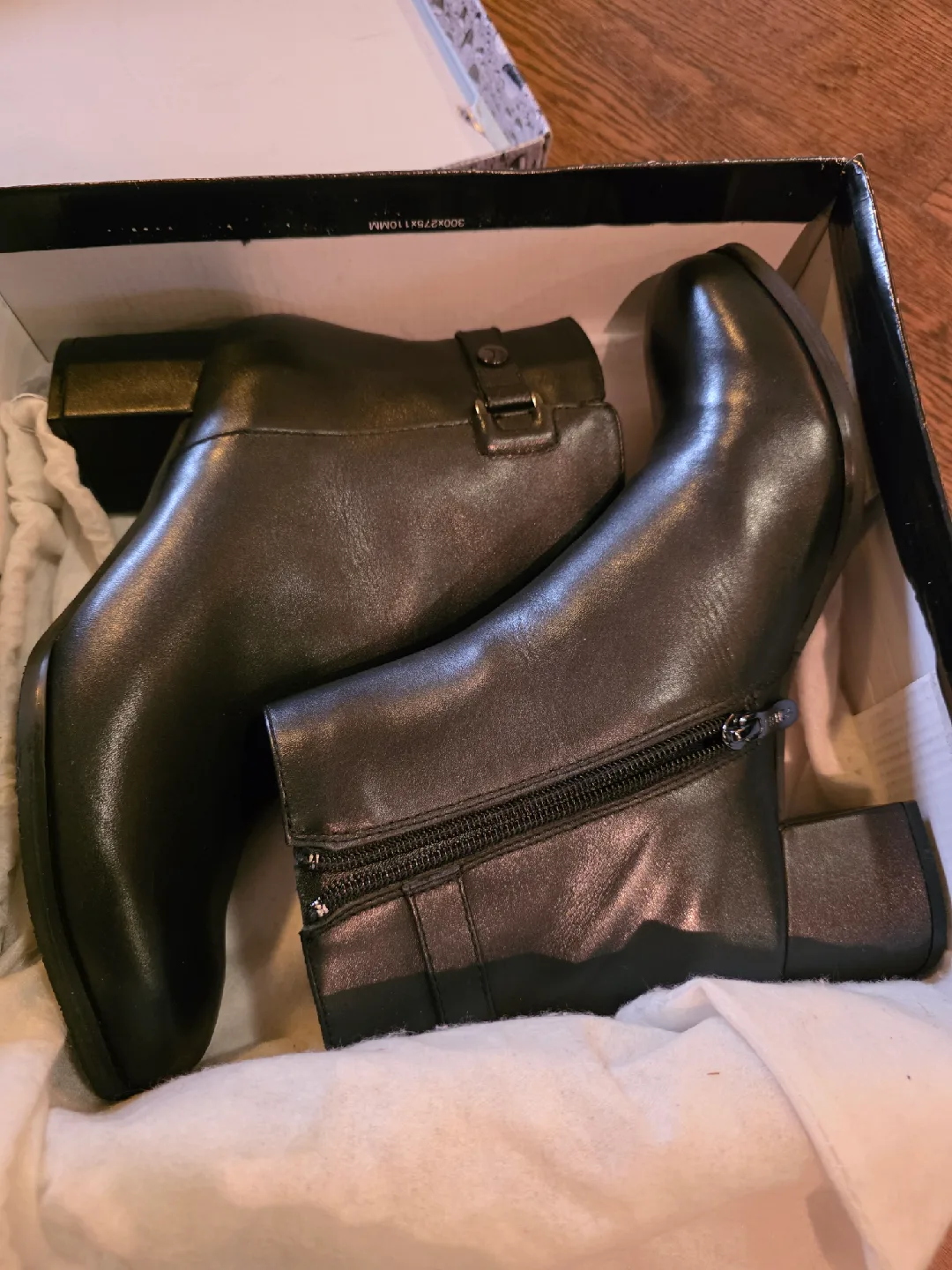 Artica Black Leather Ankle Boots - Size 8 image indicator(2)
