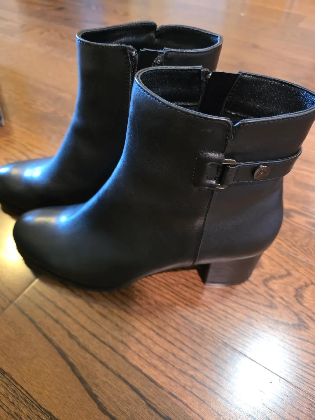 Artica Black Leather Ankle Boots - Size 8 image indicator(5)