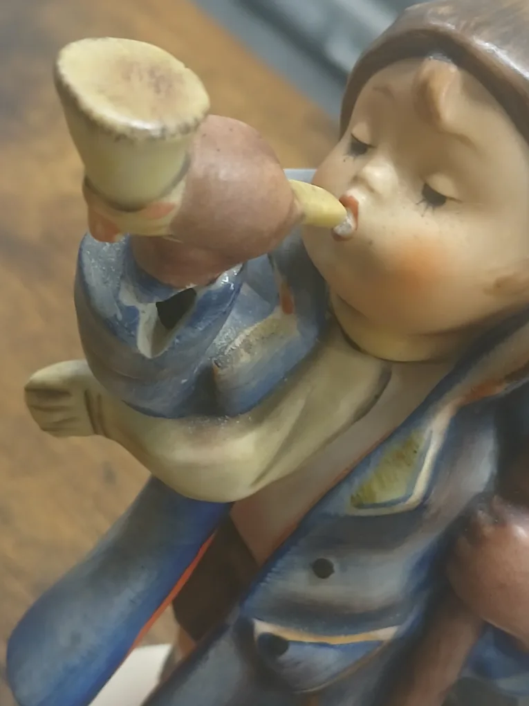 Hummel Figurine Collection image indicator(4)