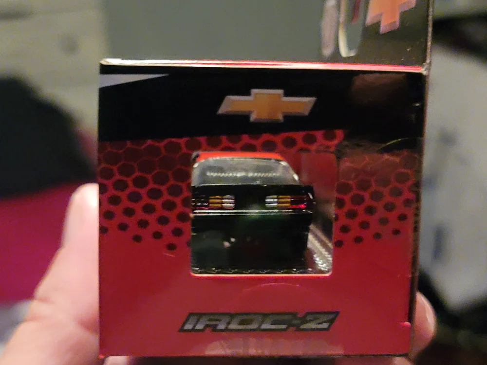 M2 Machines 1985 Chevrolet Camaro IROC-Z R89 image indicator(4)