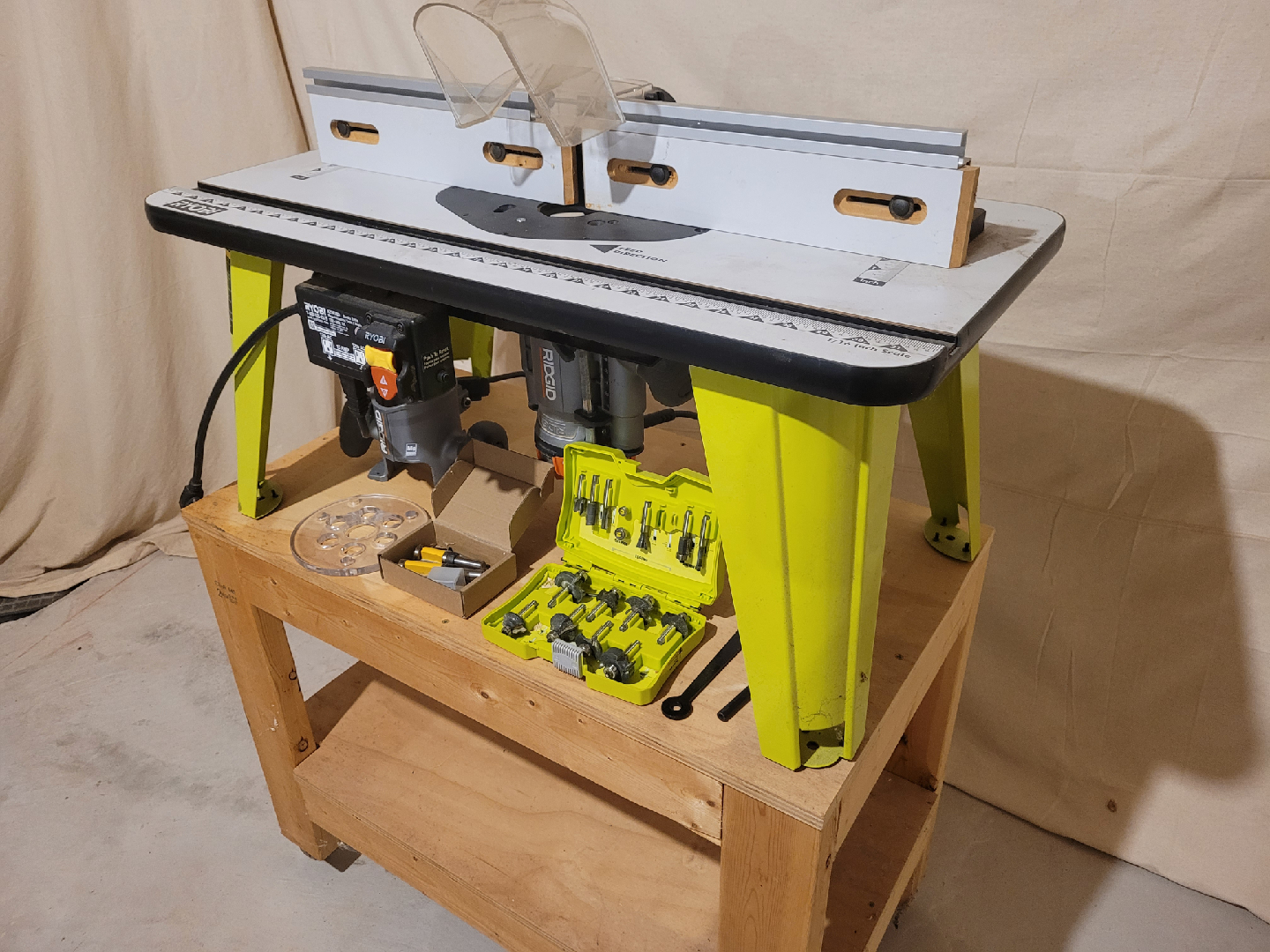 Ryobi A25RT01 Router Table with Ridgid Router - photo 3