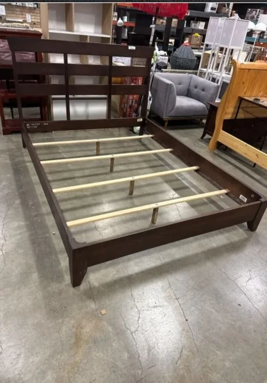 Ethan Allen Horizon Collection Queensize Bed Frame