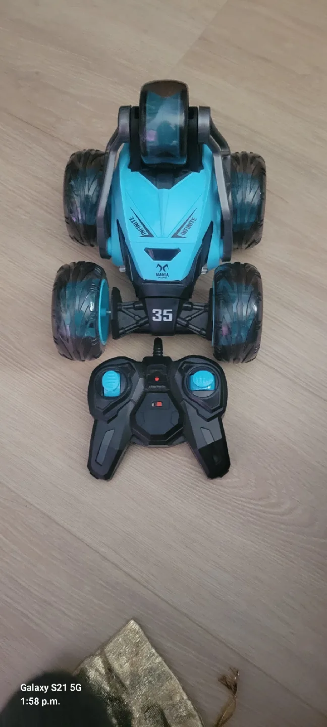 Mania Infinite RC Stunt Car - Blue
