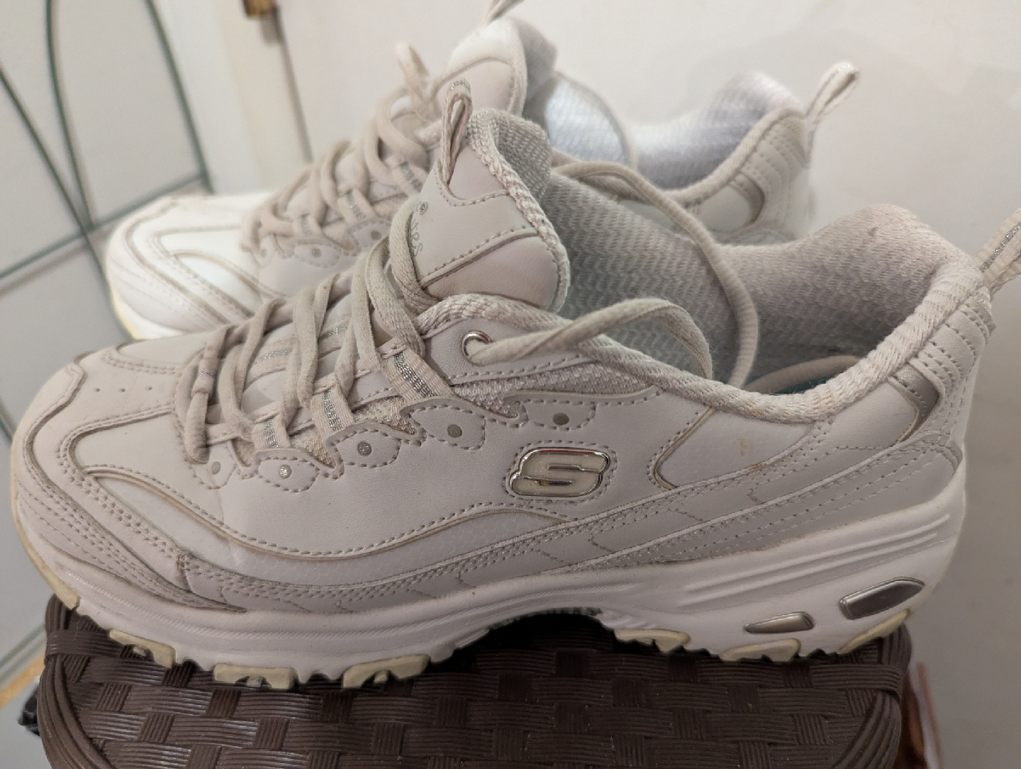 Skechers D'Lites White Sneakers, size 9 - photo 2
