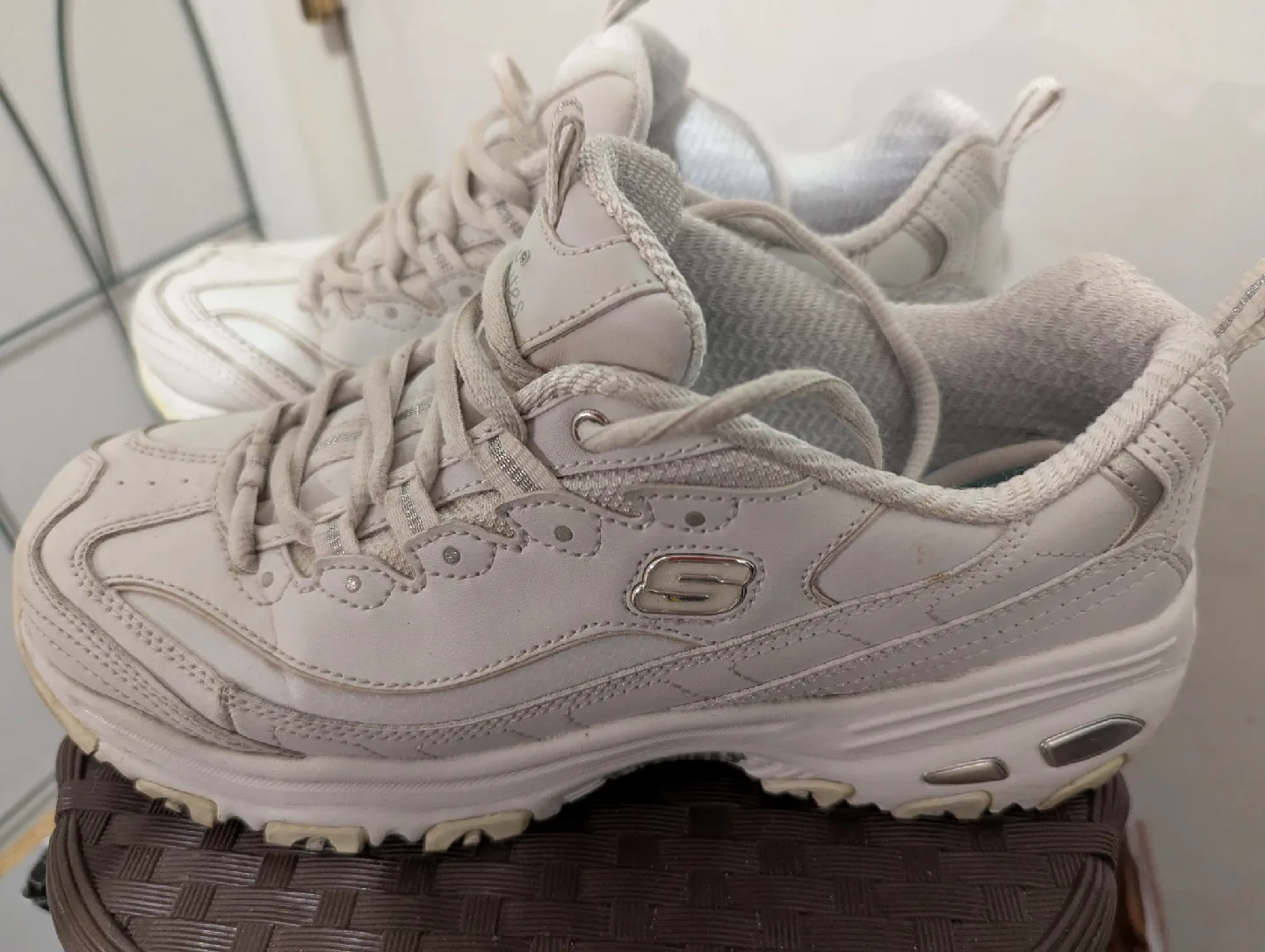 Skechers D'Lites White Sneakers, size 9 image indicator(2)