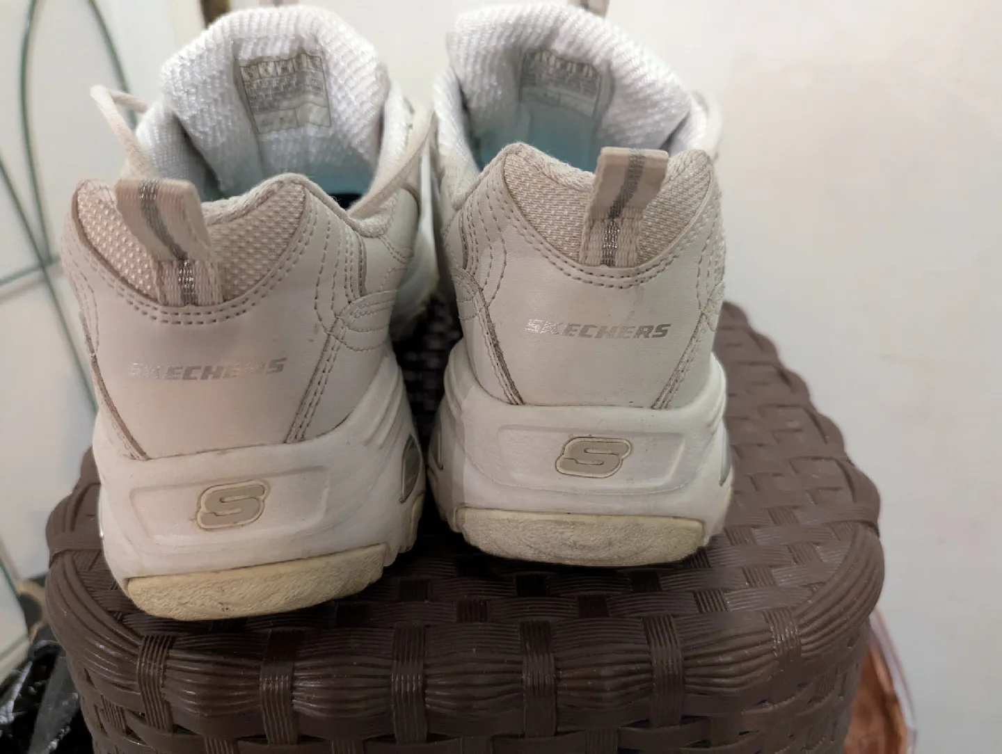 Skechers D'Lites White Sneakers, size 9 image indicator(3)