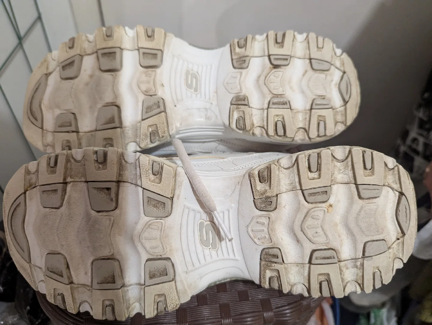 Skechers D'Lites White Sneakers, size 9 image indicator(5)