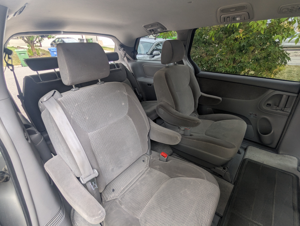Toyota Sienna Minivan - Silver - photo 4