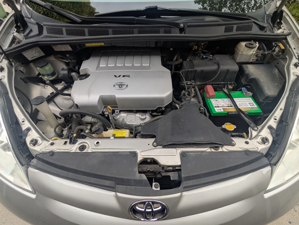 Toyota Sienna Minivan - Silver - photo 5