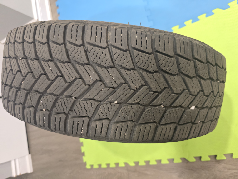 Michelin used 4  SNOW Tire 205/55/R16  90% condition - photo 3