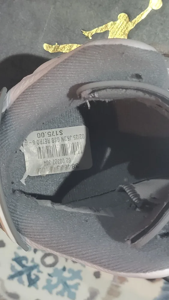 Air Jordan 6 Retro (GS) - Size 6Y image indicator(6)