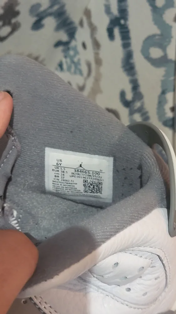 Air Jordan 6 Retro (GS) - Size 6Y image indicator(7)