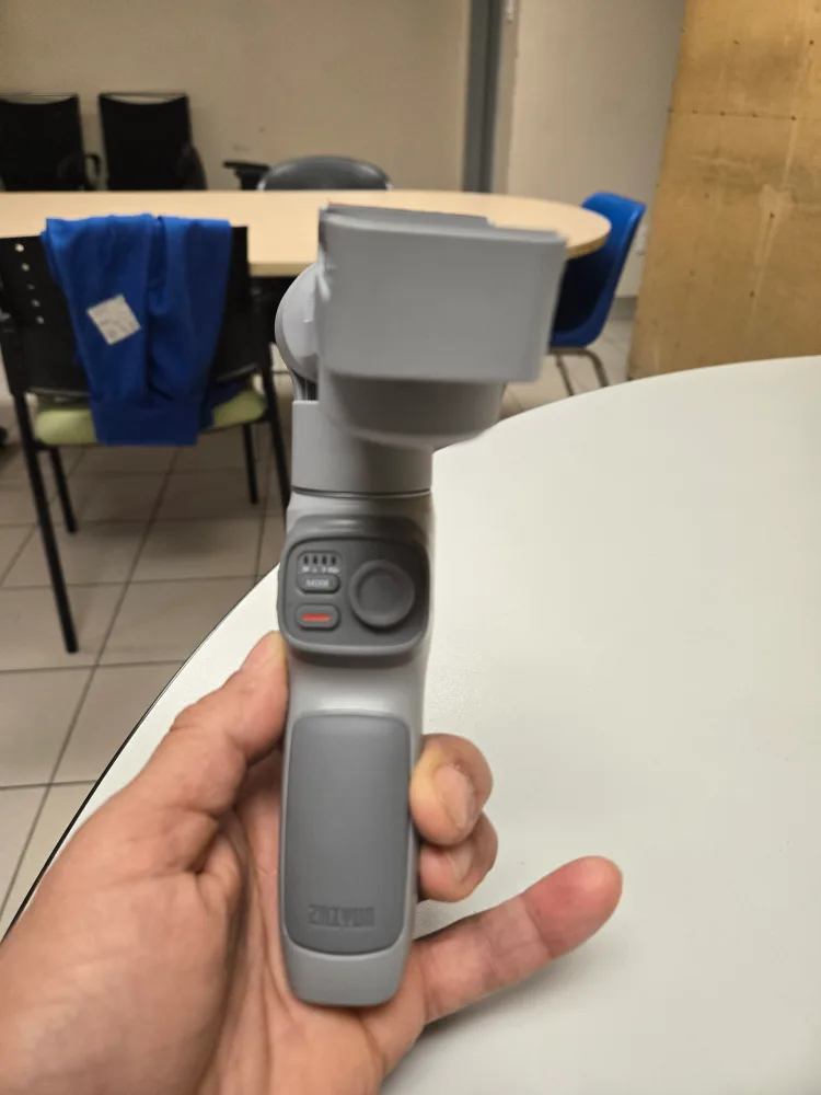 Zhiyun Smooth Q4 Smartphone Gimbal Stabilizer thumbnail