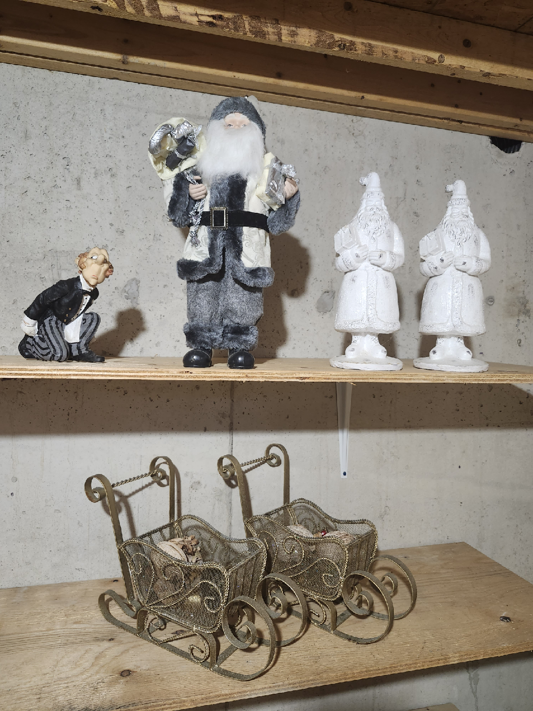Christmas Santa Figurines & Sleigh Decor