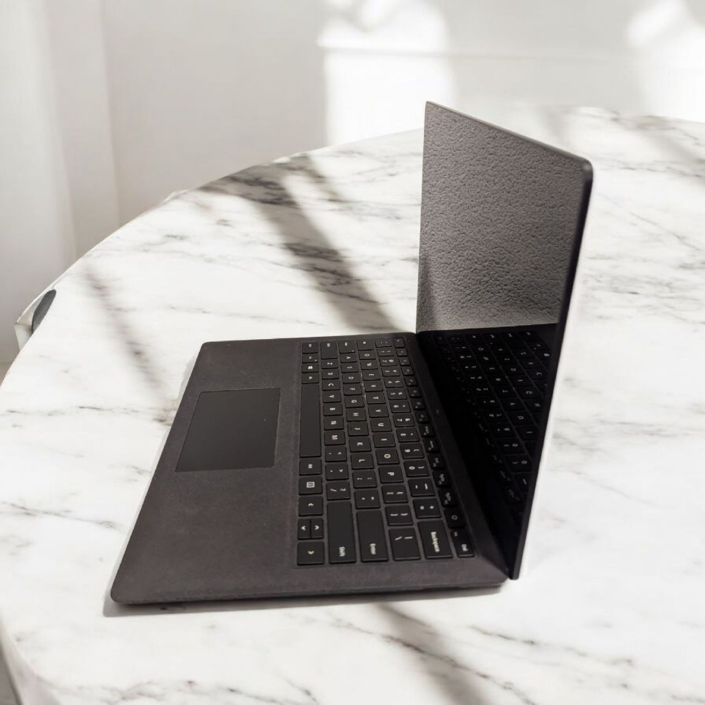 Microsoft Surface Laptop Go 2 - Black - photo 2