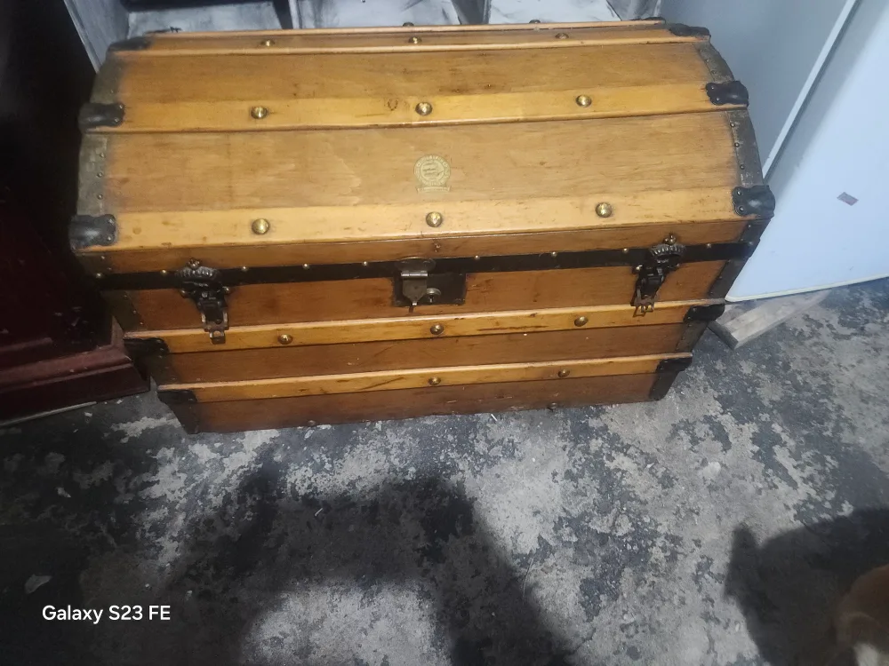 Vintage Wooden antique Steamer Trunk image indicator(2)