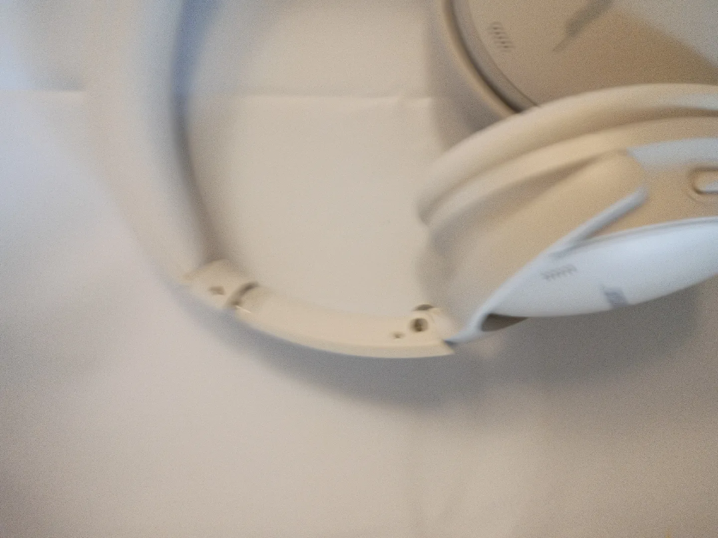 Bose QuietComfort 45 Wireless Headphones - White image indicator(2)