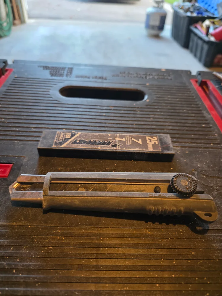 Utility Knife with Blades thumbnail