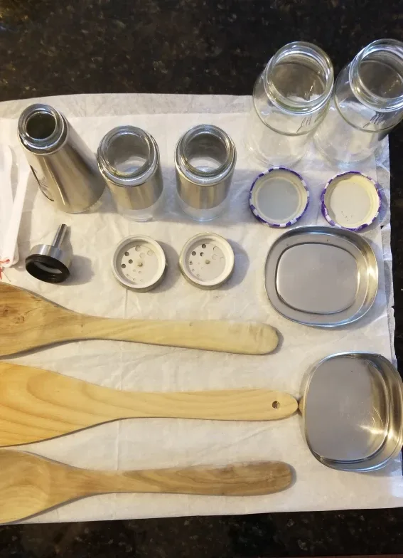 ROCK Pan,Oil Dispenser, Salt & Pepper Shaker Set etc.All for $4 image indicator(6)