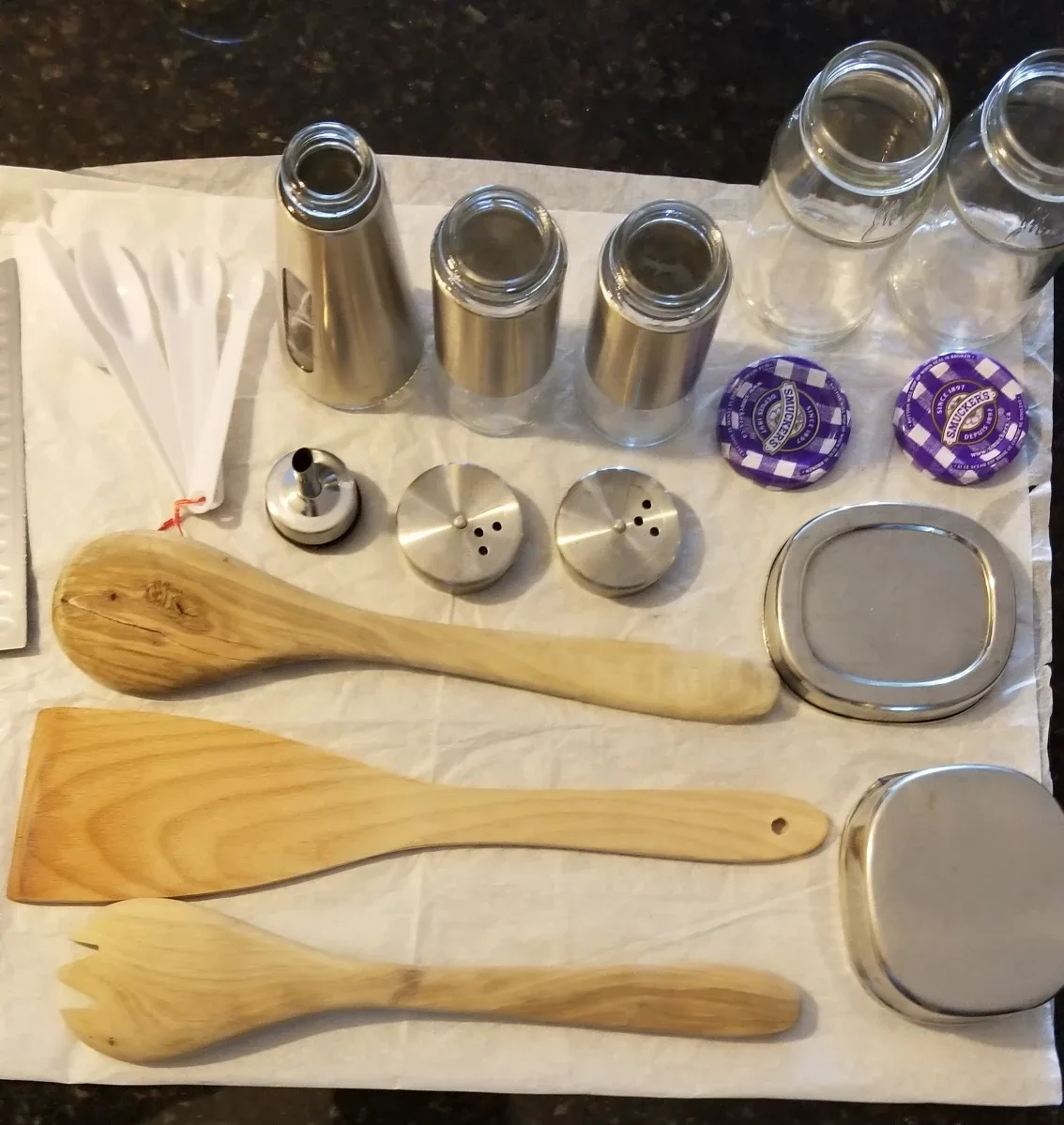 ROCK Pan,Oil Dispenser, Salt & Pepper Shaker Set etc.All for $4 image indicator(9)