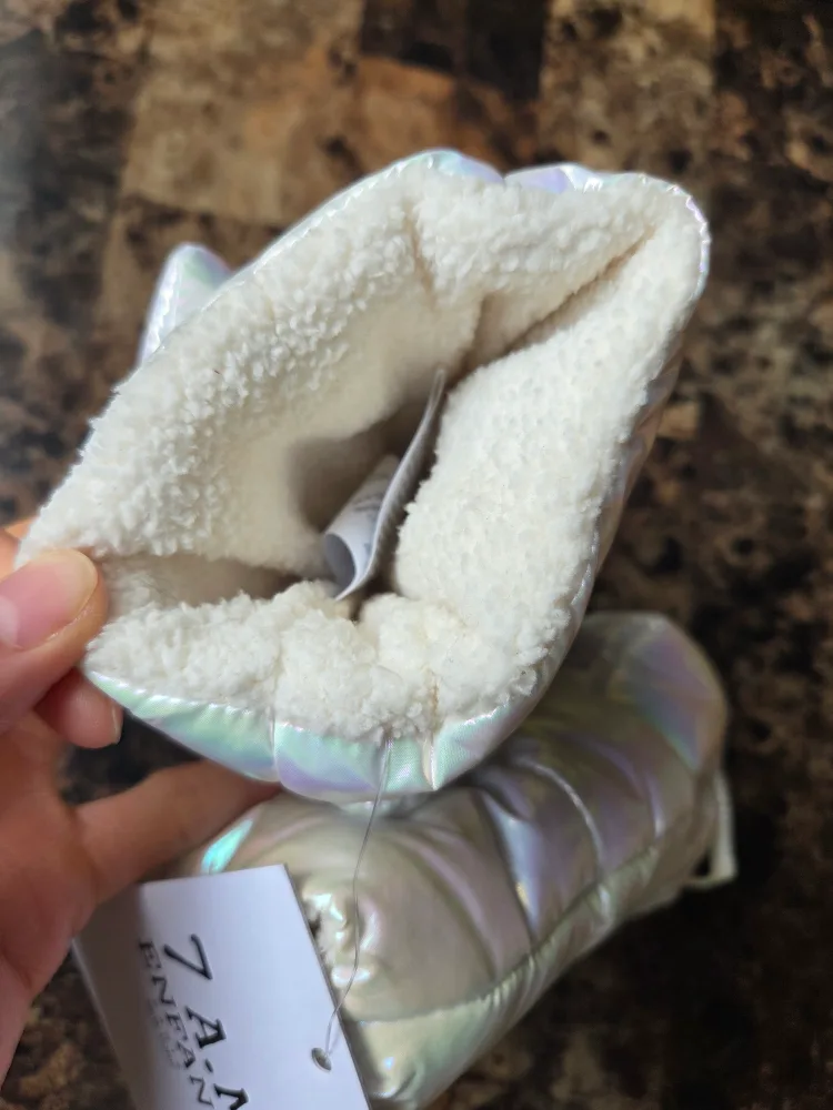 Brand New High Quality 7 a.m Warmmuffs Kids 2-6T. Vegan image indicator(5)