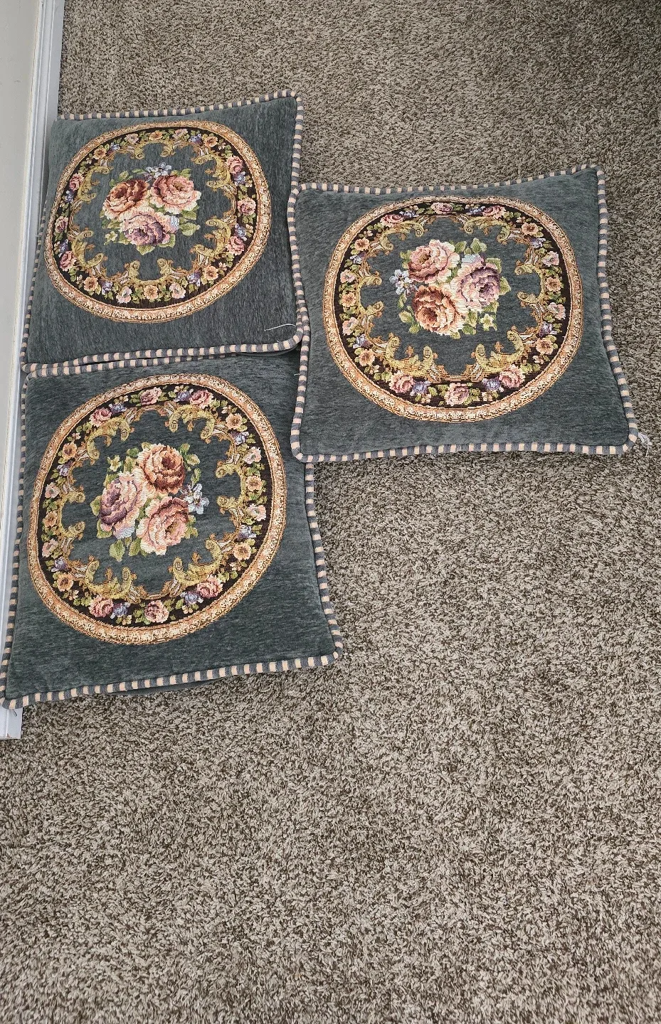 Set of 5 Floral Printed Pillows (3 Pillows and 2 Pillow Covers)
