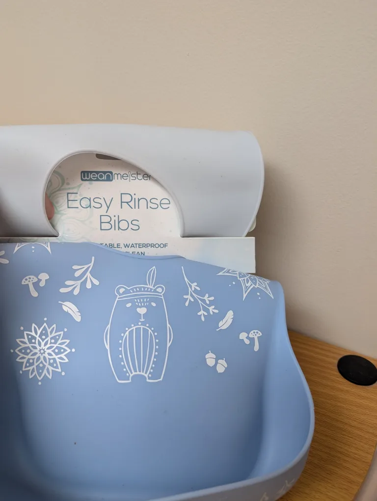 Set of 2 Wean Meister Easy Rinse Bibs - NEW image indicator(4)