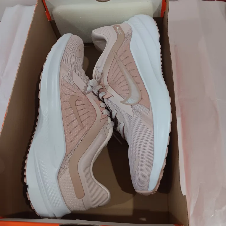 Nike Quest 5 Women's Running Shoes Size 9 image indicator(5)