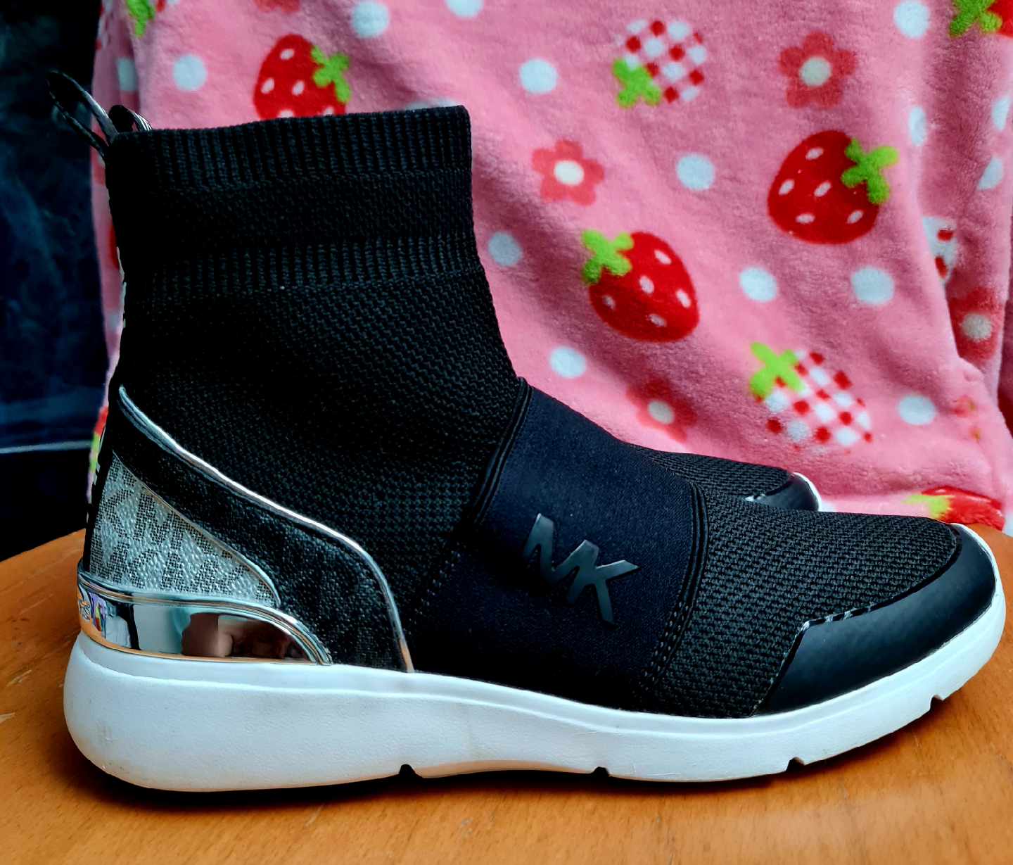 Michael Kors Sneakers, Size 7 - photo 4