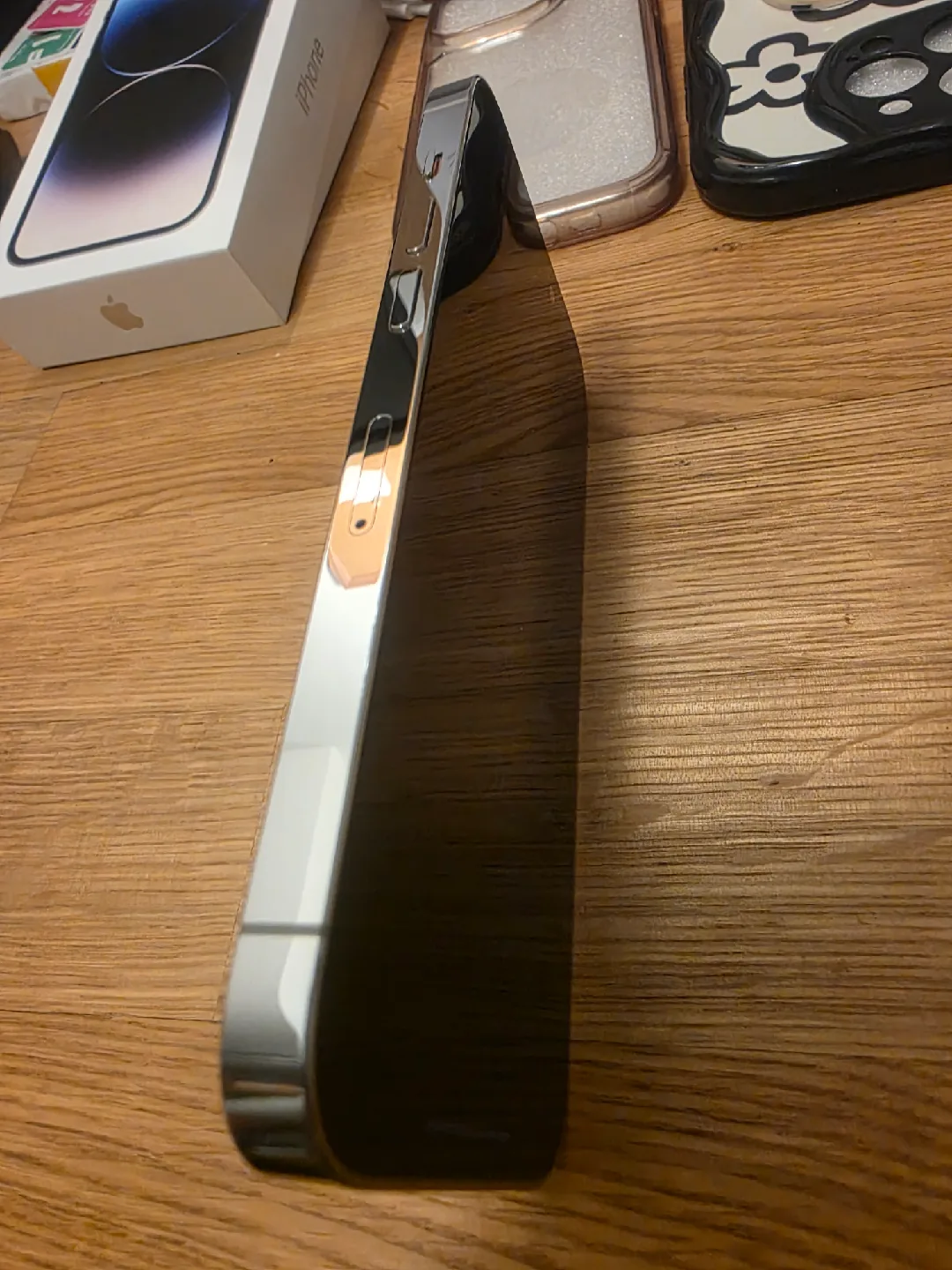 iPhone 14 Pro Silver 256gb - Includes Accessories image indicator(9)