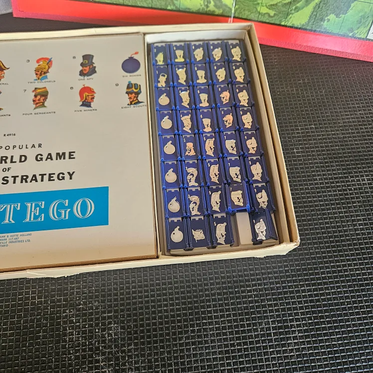Stratego Milton Bradley board game vintage 1961 image indicator(6)