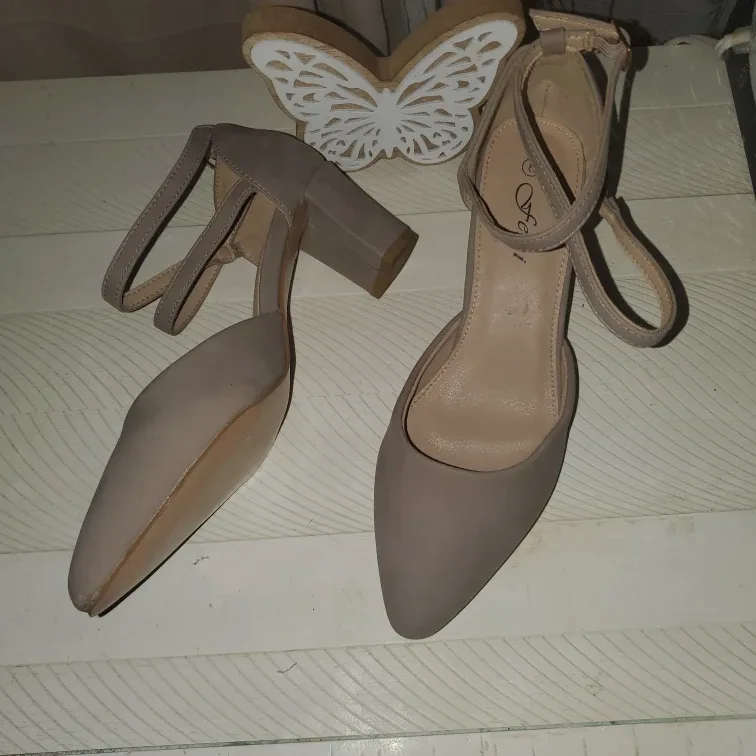 Femi Beige Ankle Strap Heels - Size 8 image indicator(3)