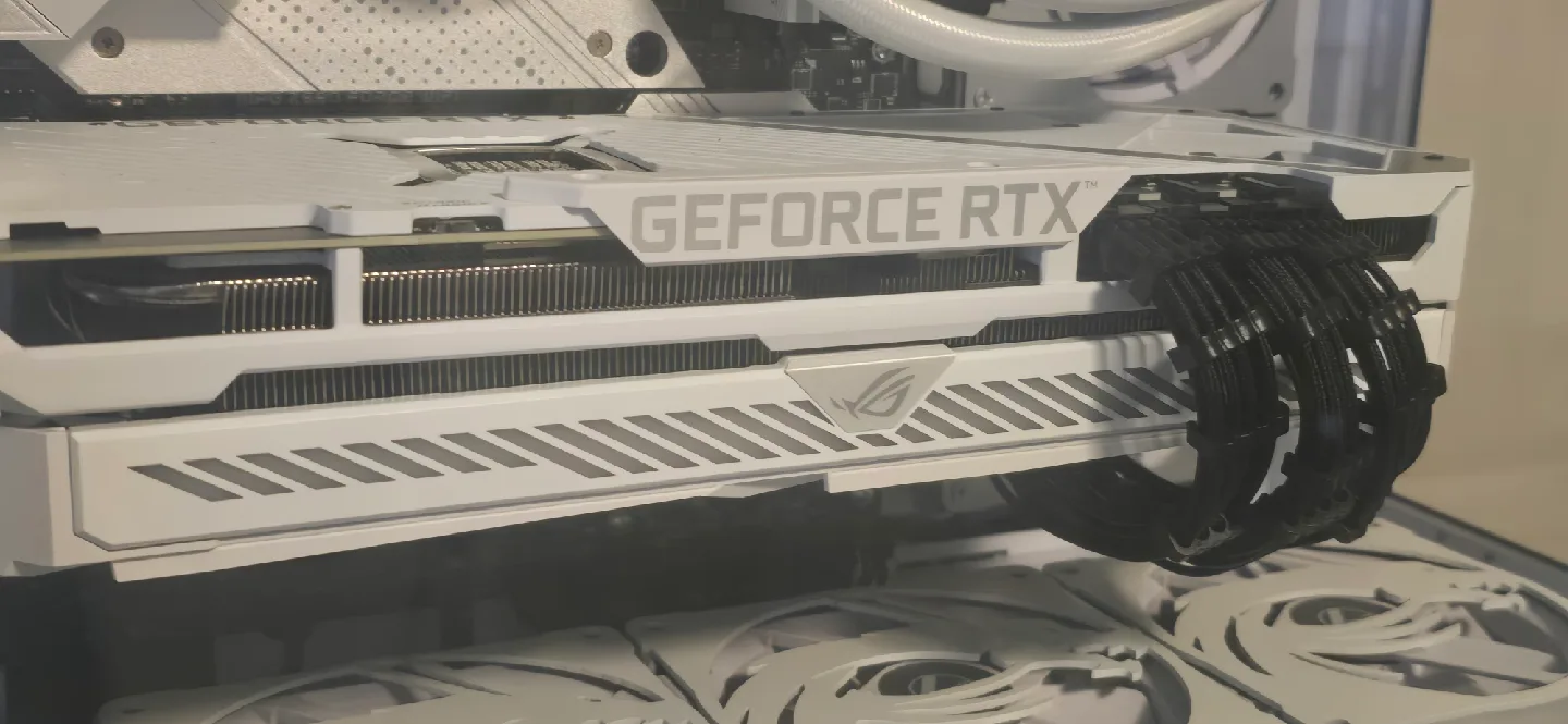 ASUS ROG Strix GeForce RTX 3080 White Edition Graphics Card image indicator(4)