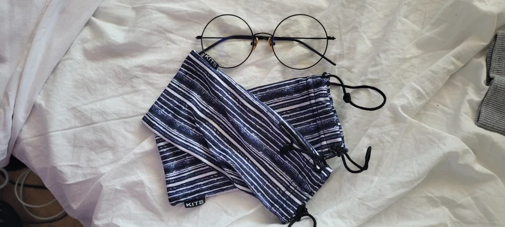 Black Non-Prescription Bluelight Round Glasses + Glasses Pouch thumbnail
