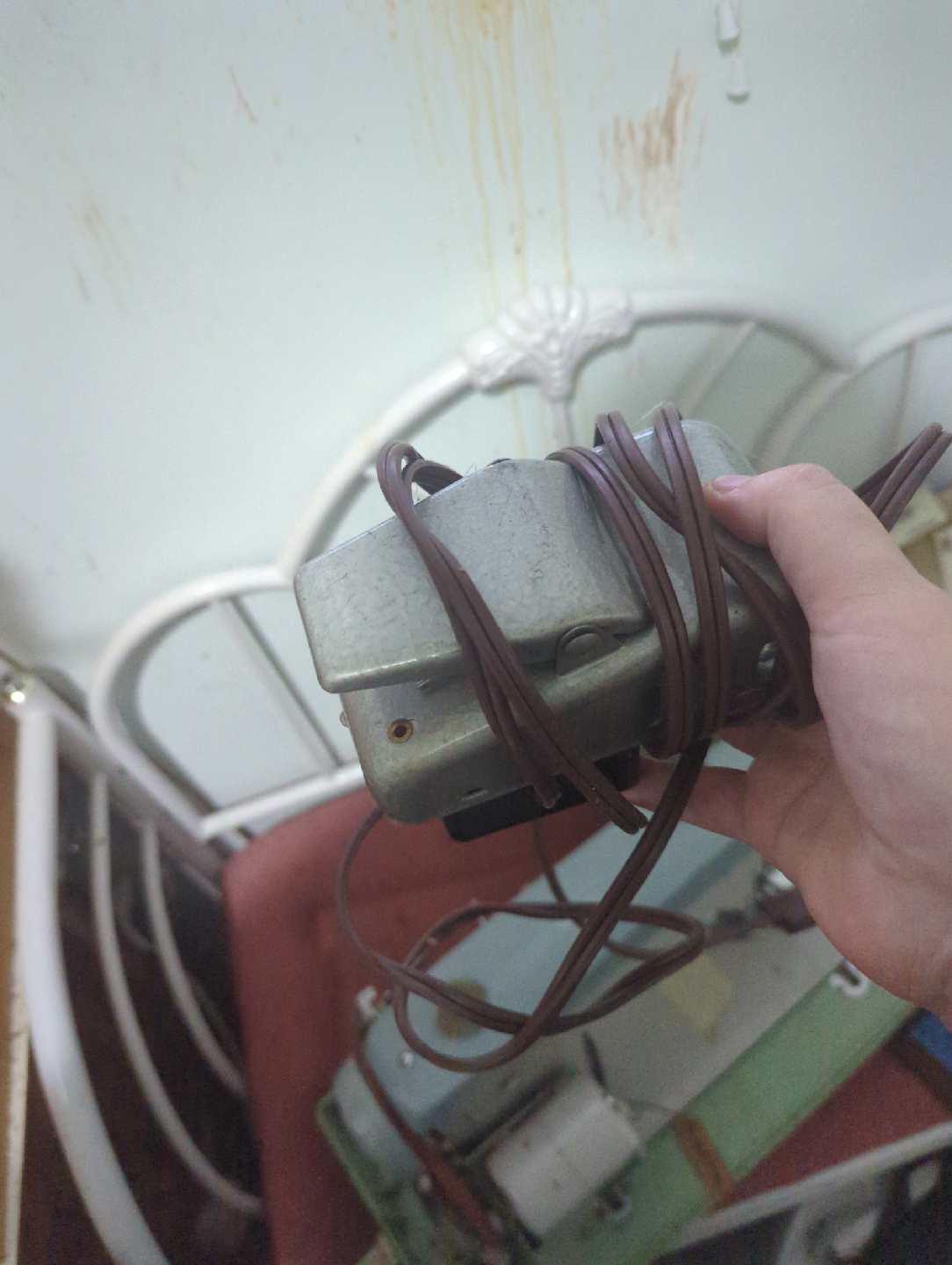 Vintage Sewing Machine Motor - photo 2